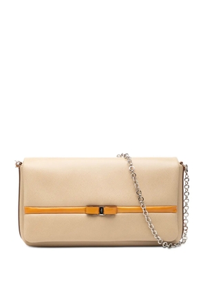 Ferragamo Pre-Owned 2000-2025 Leather Vara Bow Chain shoulder bag - Brown