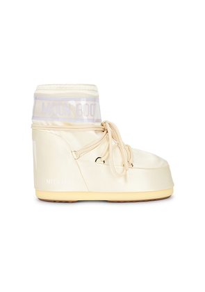 MOON BOOT Icon Low Pearly Boot in Ivory. Size 39-41. Also in 36-38.