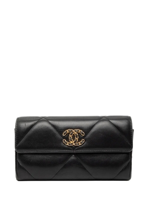 CHANEL Pre-Owned 2021 Quilted Lambskin 19 Flap Wallet long wallets - Black