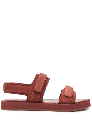 12 STOREEZ double-strap suede sandals - Red