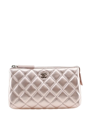 CHANEL Pre-Owned 2015-2016 Metallic Quilted Lambskin Cosmetic pouch - Pink