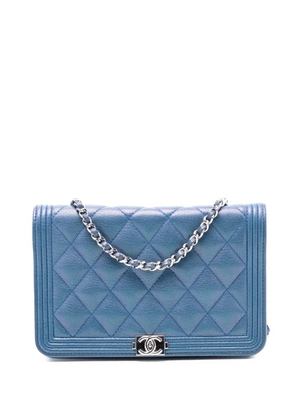 CHANEL Pre-Owned 2017-2018 Quilted Calfskin Boy Wallet on Chain crossbody bag - Blue