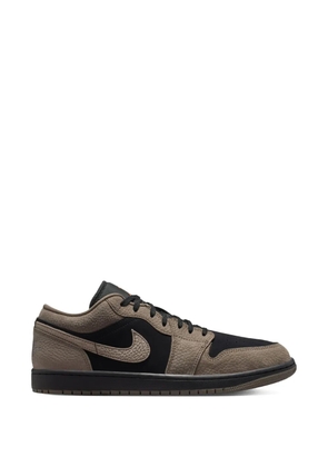 Jordan 1 Low SE sneakers - Brown