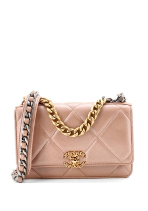 CHANEL Pre-Owned 19 Wallet on Chain Quilted Iridescent Calfskin crossbody bag - Neutrals