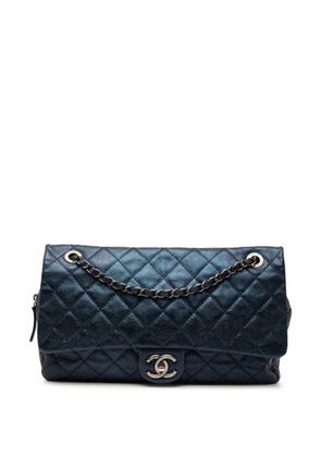 CHANEL Pre-Owned 2013-2014 Jumbo Quilted Iridescent Caviar Easy Flap shoulder bag - Blue