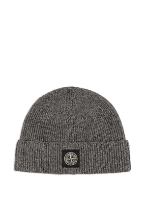 Stone Island ribbed logo-patch beanie - Grey