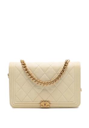 CHANEL Pre-Owned 2018-2019 Quilted Caviar Boy Wallet on Chain crossbody bag - White