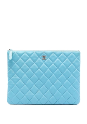 CHANEL Pre-Owned 2016-2017 Medium Quilted Lambskin O Case clutch bag - Blue