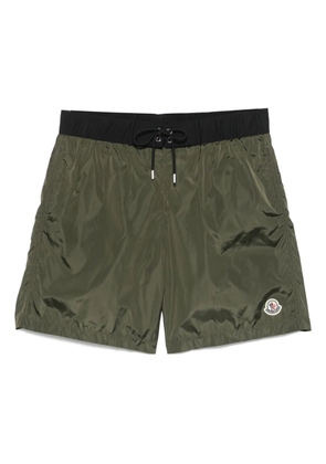 Moncler logo-appliqué swim shorts - Green