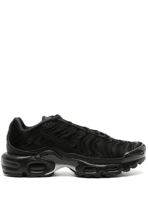 Nike Air Max Plus embroidered-logo sneakers - Black