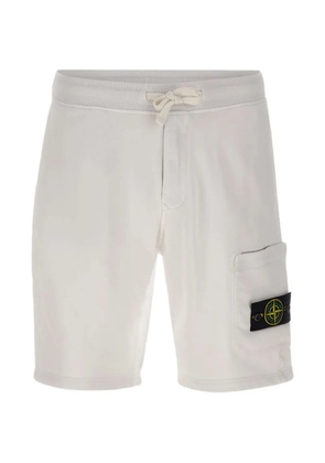 Stone Island badge pocket organic cotton shorts - White