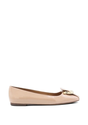 Ferragamo ring-detail ballet flats - Neutrals
