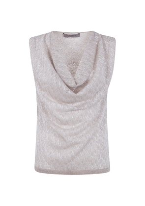 D.Exterior zigzag-pattern top - Neutrals