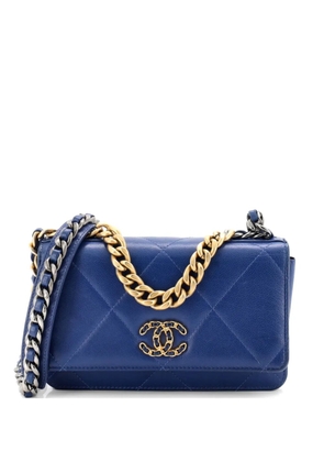 CHANEL Pre-Owned 19 Wallet on Chain Quilted Lambskin crossbody bag - Blue