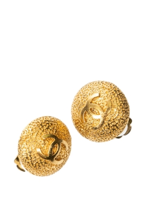 CHANEL Pre-Owned CC clip-on earrings - Gold