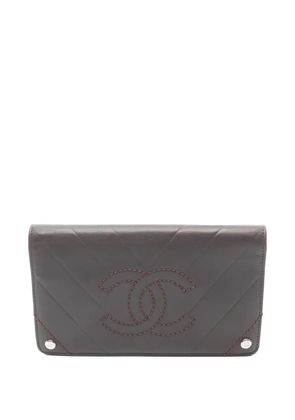 CHANEL Pre-Owned 2005-2006 V-Stitch wallet - Brown