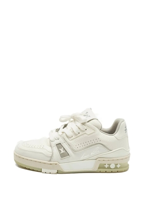 Louis Vuitton Pre-Owned LV calf leather sneakers - White