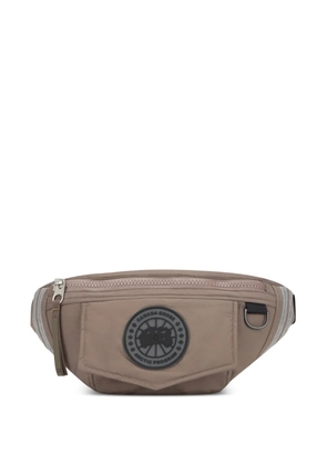 Canada Goose logo-patch belt bag - Grey