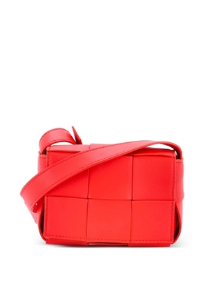 Bottega Veneta Pre-Owned Cassette Maxi Intrecciato Leather Candy crossbody bag - Red
