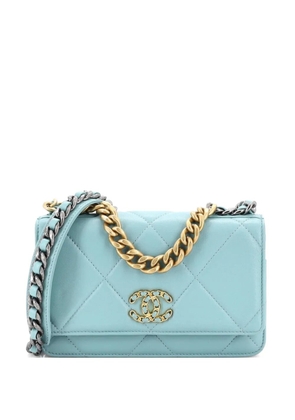 CHANEL Pre-Owned 19 Wallet on Chain Quilted Lambskin crossbody bag - Blue
