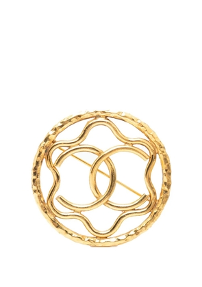 CHANEL Pre-Owned 1950-1990 CC Gold Plated Round Brooch costume brooch