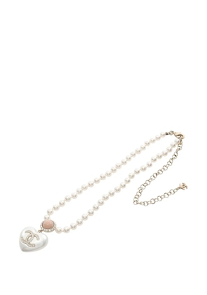CHANEL Pre-Owned 2021 CC Faux Pearl and Rhinestone Heart Pendant Necklace costume necklace - White