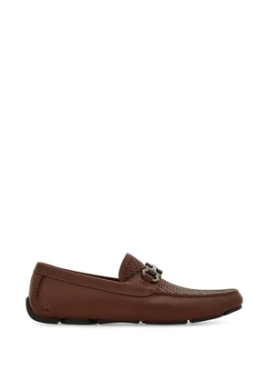 Ferragamo Gancini driver ornament loafers - Brown
