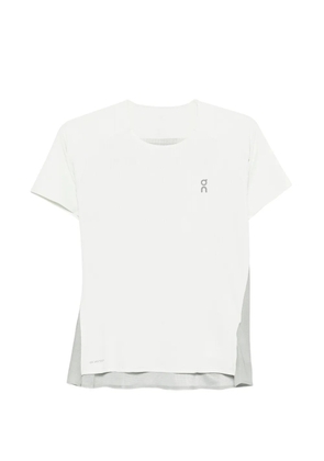 On logo performance T-shirt - White