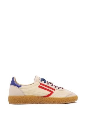 Puraai XS logo-patch sneakers - Neutrals