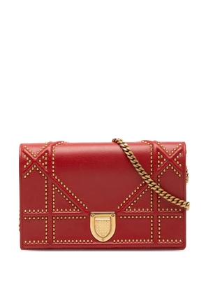 Christian Dior Pre-Owned 2017 Studded Lambskin Diorama Wallet on Chain crossbody bag - Red