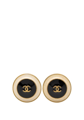 CHANEL Pre-Owned 1995 CC Gold Plated and Enamel Round Button Clip On Earrings costume earrings - Black