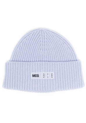 MCQ logo-print ribbed-knit beanie - Purple