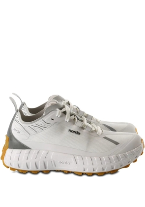 norda 001A trail running sneakers - White