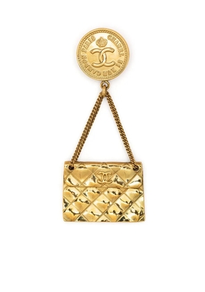 CHANEL Pre-Owned 1994 quilted bag-charm brooch - Gold