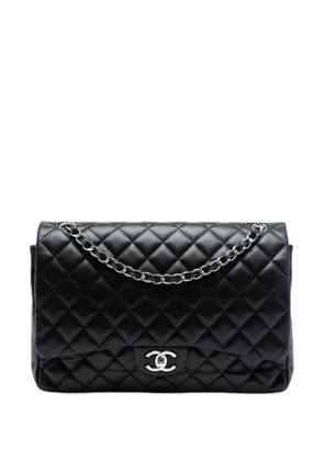 CHANEL Pre-Owned 2011 Maxi Classic Lambskin Double Flap shoulder bag - Black