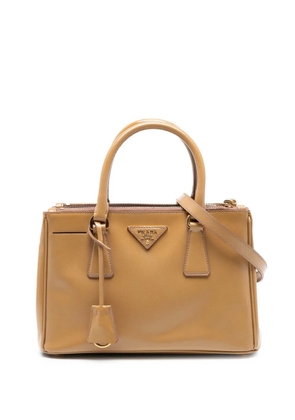 Prada Pre-Owned 2021-2025 Small Saffiano Vernice Galleria Double Zip satchel - Brown