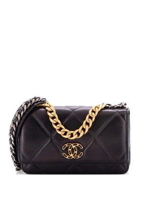 CHANEL Pre-Owned 19 Wallet on Chain Quilted Lambskin crossbody bag - Black