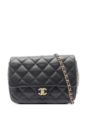 CHANEL Pre-Owned 2021 diamond-quilting chain-strap shoulder bag - Black