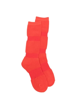 Issey Miyake ribbed socks - Red