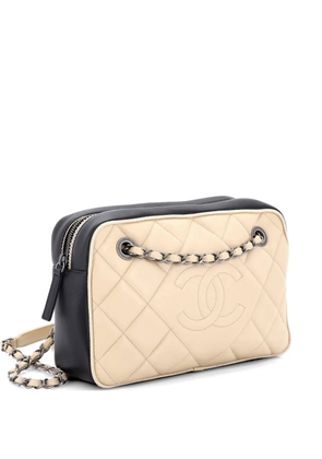 CHANEL Pre-Owned Diamond CC Camera Case Bag Quilted Lambskin Medium shoulder bag - Black