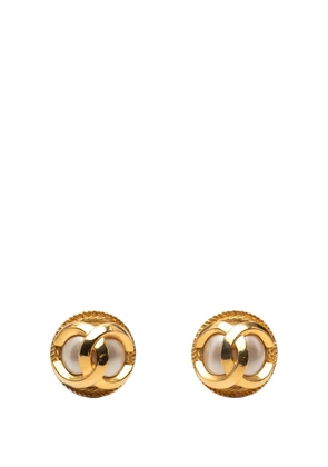 CHANEL Pre-Owned 1970-1980 Gold Plated CC Faux Pearl Round Clip On Earrings costume earrings