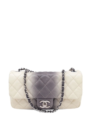 CHANEL Pre-Owned medium Ombre caviar leather shoulder bag - Neutrals