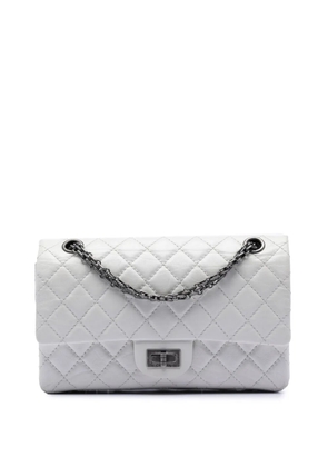 CHANEL Pre-Owned 2018-2019 Quilted Aged Lambskin Leather 2.55 Reissue 225 Double Flap Bag shoulder bag - White