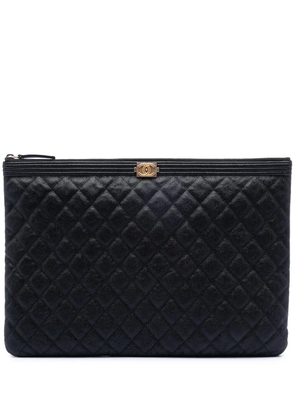 CHANEL Pre-Owned 2018-2019 Large Quilted Caviar Boy O Case clutch bag - Black