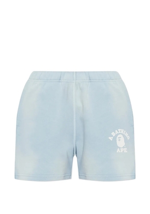 A BATHING APE® logo detail shorts - Blue