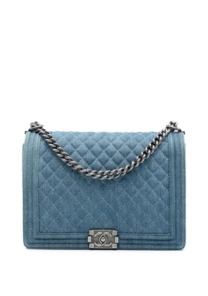 CHANEL Pre-Owned 2012-2013 Large Quilted Denim Boy Flap crossbody bag - Blue