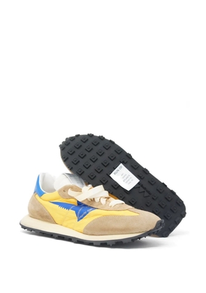 RUN OF panelled logo-detail sneakers - Yellow
