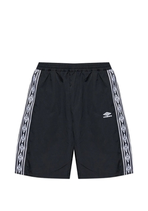 UMBRO logo-embroidery shorts - Black