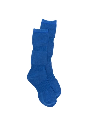 Issey Miyake ribbed socks - Blue