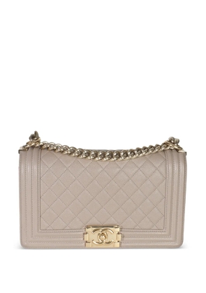 CHANEL Pre-Owned 2016-2017 medium Boy Flap quilted chain handbag - Neutrals